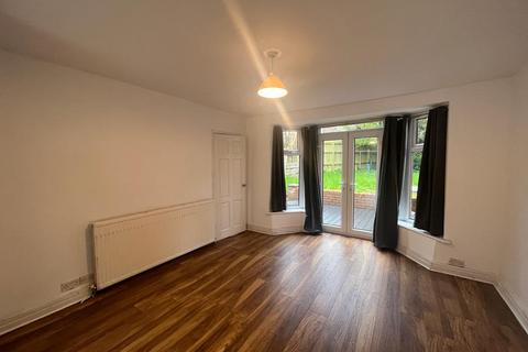 3 bedroom semi-detached house to rent - St Annes Road, Prestwich, M25 9QL