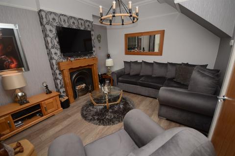 3 bedroom end of terrace house for sale, St. Michaels Avenue North, South Shields
