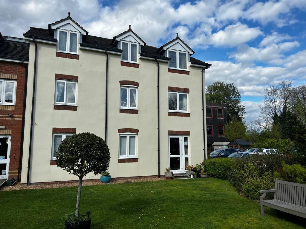 Ackender Road, Alton, Hampshire 2 bed flat for sale £325,000