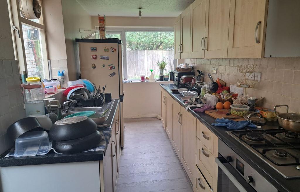 27 Robert Avenue, Erdington, Birmingham, West Midlands, B23 5RD 3 bed