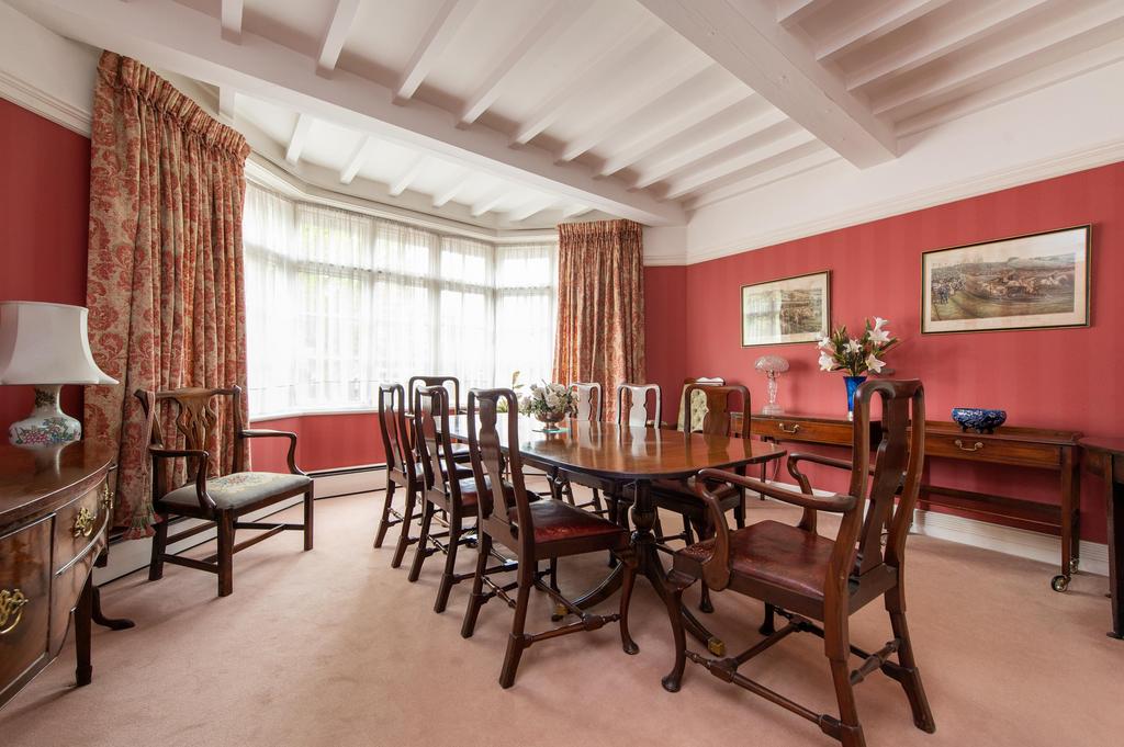 Moultrie Road, Rugby, Warwickshire, CV21 5 bed detached house for sale
