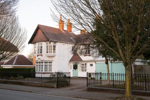 5 bedroom detached house for sale, Moultrie Road, Rugby, Warwickshire, CV21