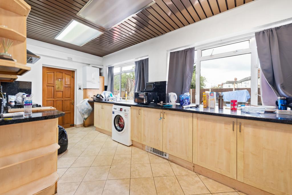 Beautiful 4 Bedroom House for Sale in Mitcham