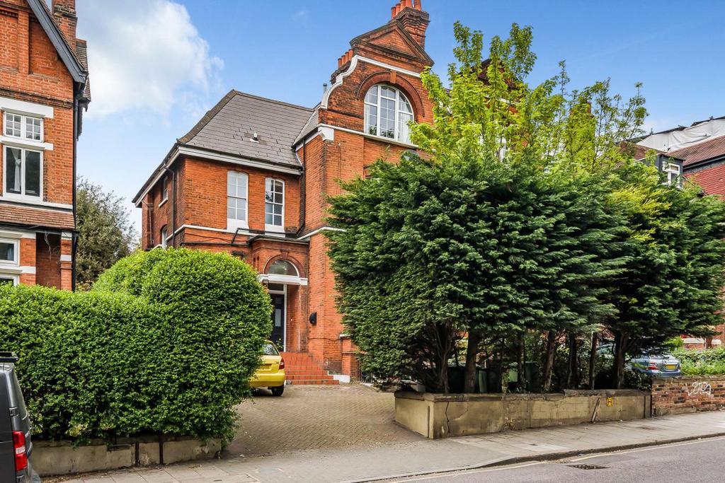 Herne Hill, London, SE24 2 bed flat for sale £850,000