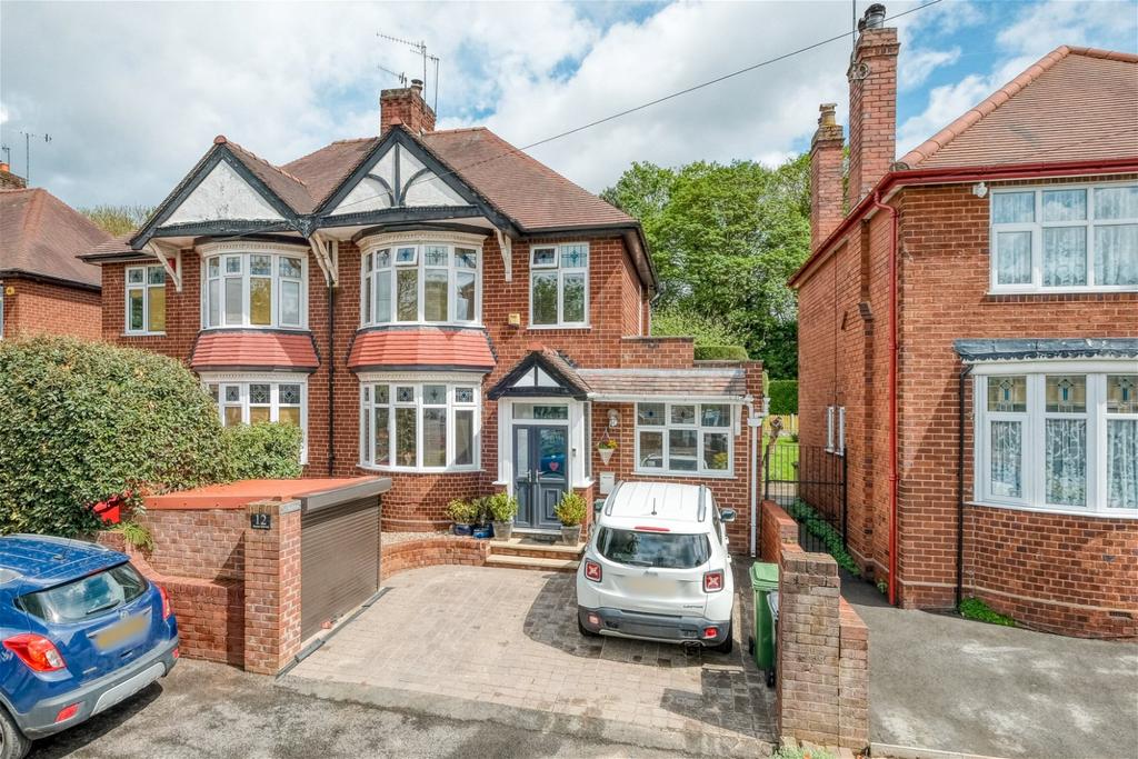 Haden Hill Road, Halesowen, B63 3NQ 3 bed semidetached house £375,000
