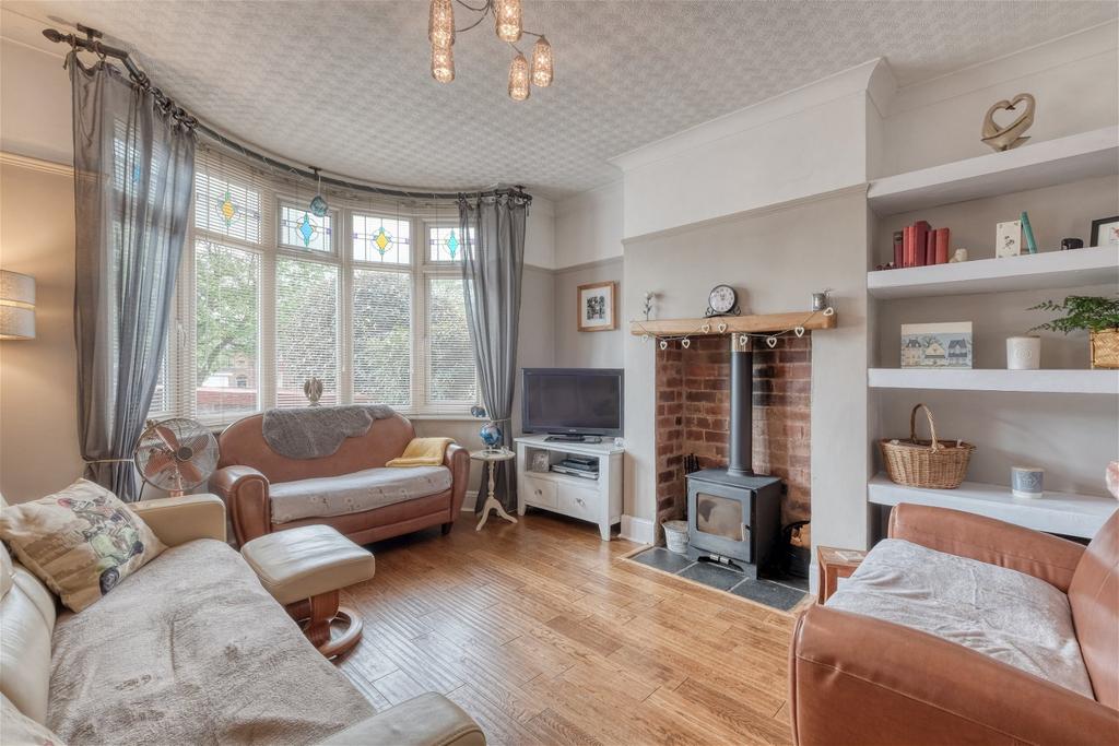 Haden Hill Road, Halesowen, B63 3NQ 3 bed semidetached house £375,000