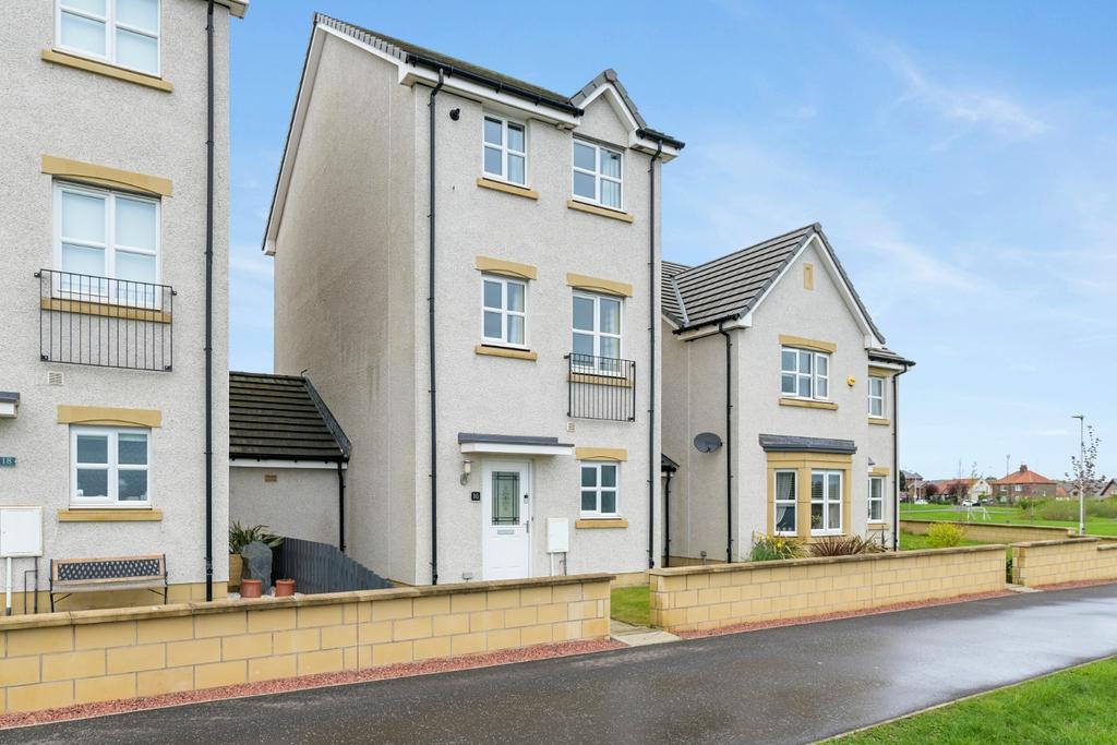 16 Gilmerton Station Road, Edinburgh... 4 bed link detached house £