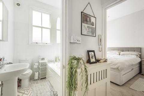 24b Almeric Road, London, SW11 1HL