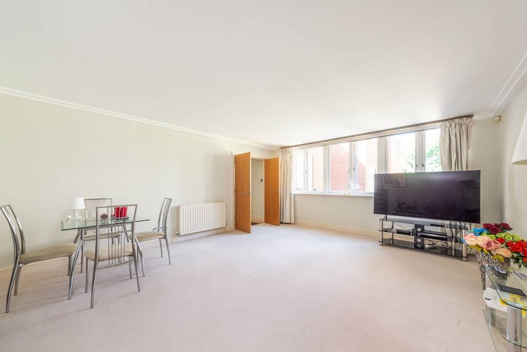 Westfield, Hampstead, London, NW3 2 bed flat to rent £2,600 pcm (£600 pw)