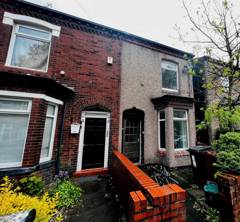 Queens Road, Chadderton 2 bed terraced house £800 pcm (£185 pw)