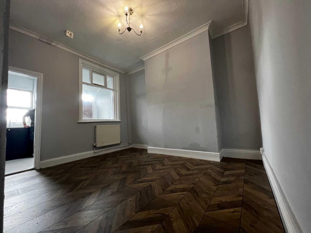 Queens Road, Chadderton 2 bed terraced house £800 pcm (£185 pw)