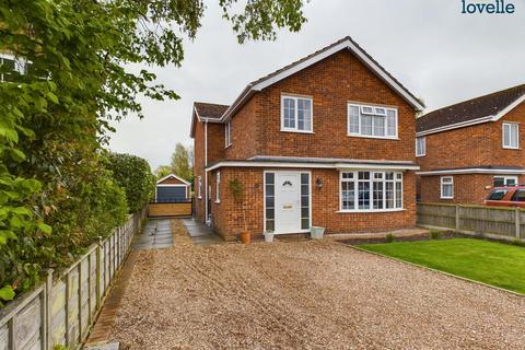 4 bedroom detached house to rent, Dovecote, Middle Rasen, LN8