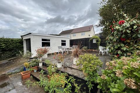 3 bedroom bungalow for sale, Oakfield Drive, Crickhowell, Powys.