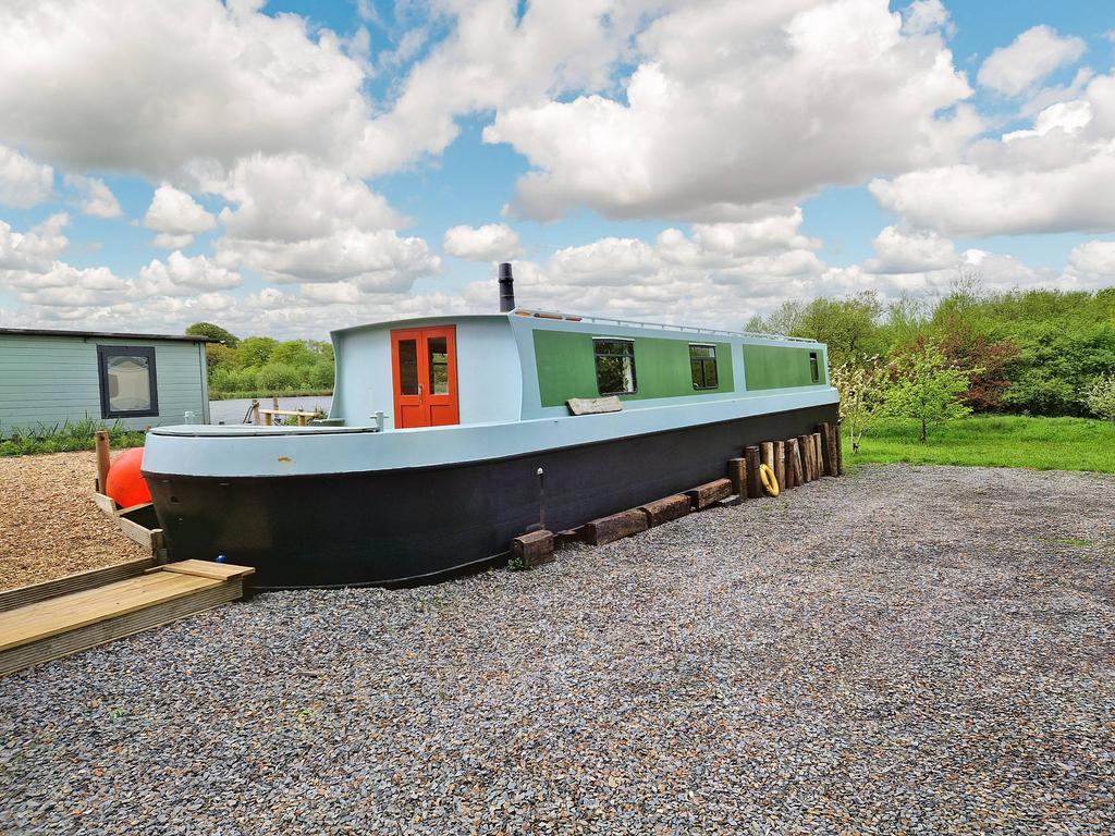 Blagdon Water, Holsworthy EX22 2 bed houseboat to rent £1,300 pcm (£