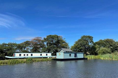 2 bedroom houseboat to rent, Blagdon Water, Holsworthy EX22