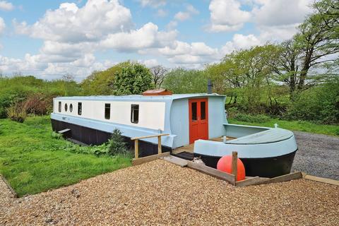 2 bedroom houseboat to rent, Blagdon Water, Holsworthy EX22