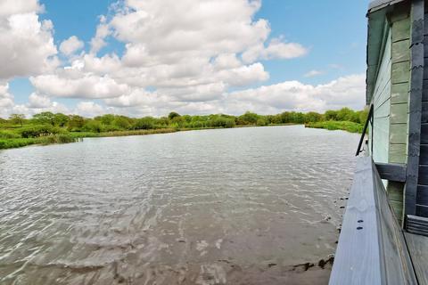 2 bedroom houseboat to rent, Blagdon Water, Holsworthy EX22