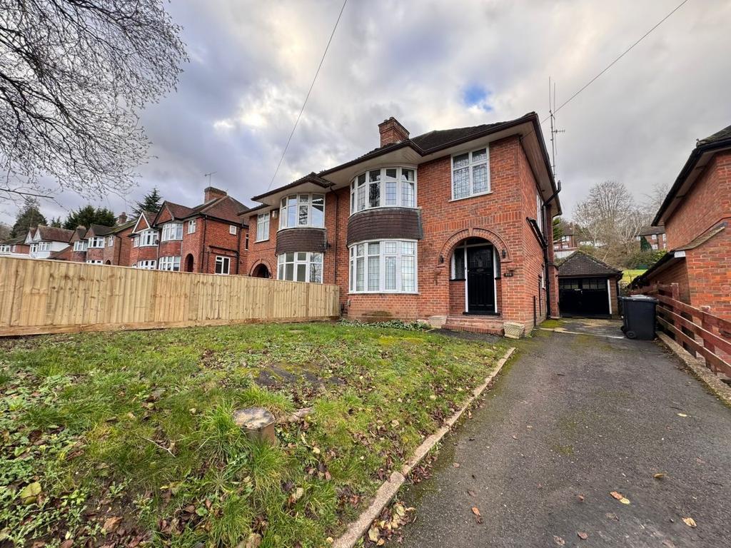Desborough Avenue, Hp11 4 bed semidetached house to rent £802 pcm (£