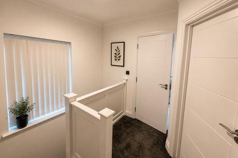 4 bedroom semi-detached house to rent, Desborough Avenue, Hp11