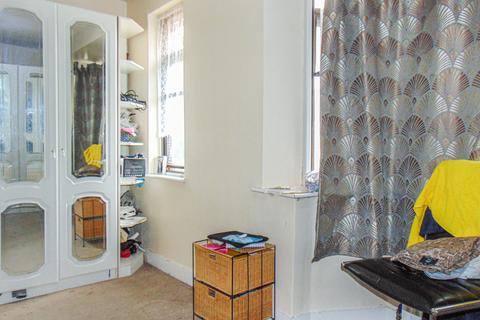 81 Varley Road, London, E16 3NR