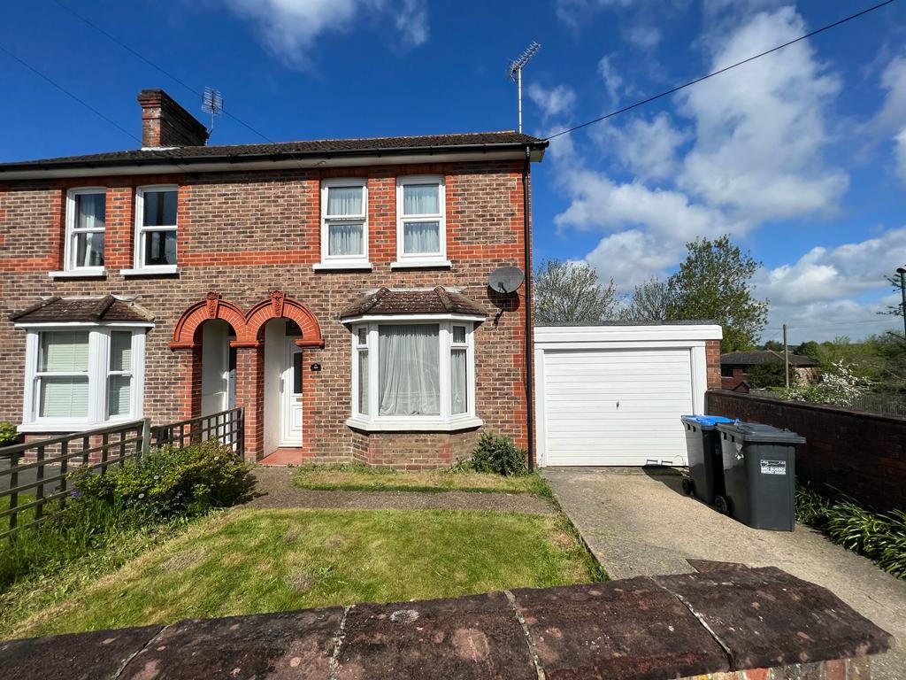 Western Road, Haywards Heath, RH16 2 bed semidetached house £1,400