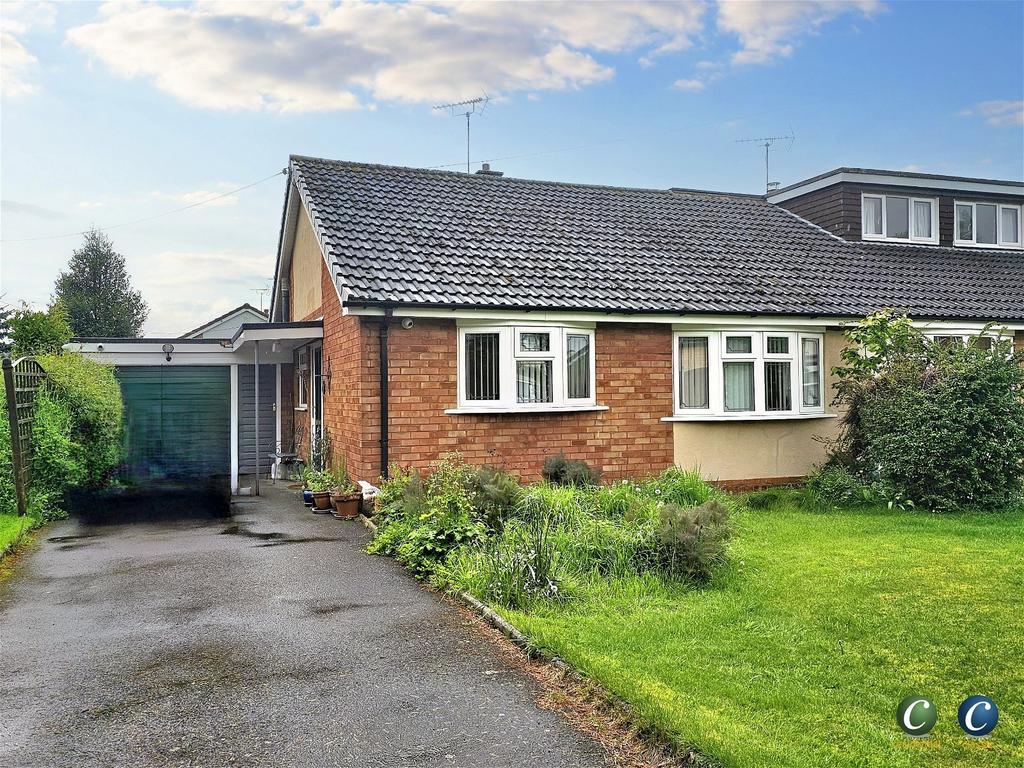 Legge Lane, Hixon, Stafford, ST18 0NU 2 bed semidetached bungalow for