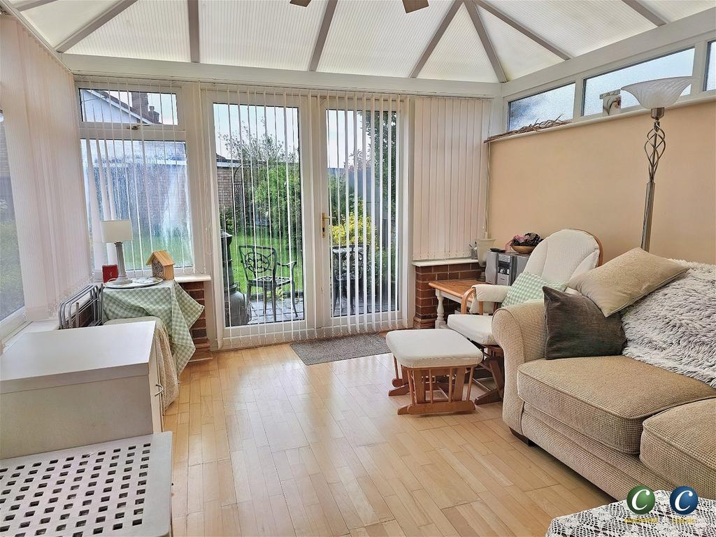 Legge Lane, Hixon, Stafford, ST18 0NU 2 bed semidetached bungalow for