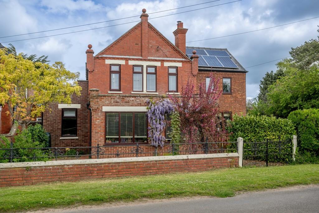 Dersingham 7 bed detached house for sale £800,000