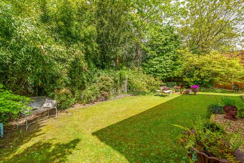 3 bedroom detached house for sale, Woodland Close, Weybridge, KT13