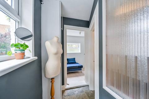 84b Brookdale Road, London, SE6 4JP