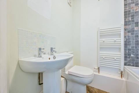 84b Brookdale Road, London, SE6 4JP