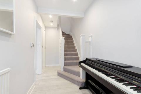 4 bedroom semi-detached house for sale - Grand Drive, Raynes Park, London, SW20