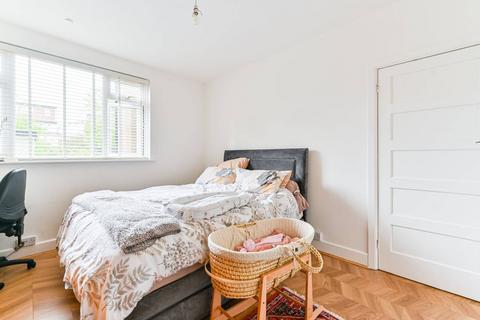 5 Imperial Close, Harrow, HA2 7LN