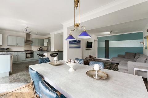 81 Elmcroft Avenue, London, E11 2BN