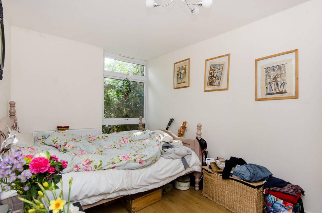 Dorrien Walk, Streatham Hill, London... 3 bed terraced house £2,900