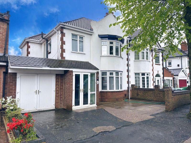 Charlemont Avenue, West Bromwich 3 bed semidetached house £300,000