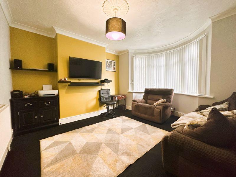 Charlemont Avenue, West Bromwich 3 bed semidetached house £300,000
