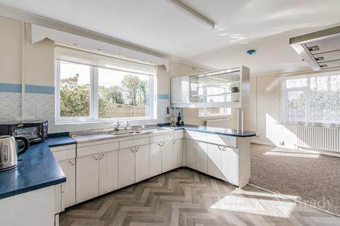 3 bedroom detached bungalow to rent - Scotts Lane, Brookville