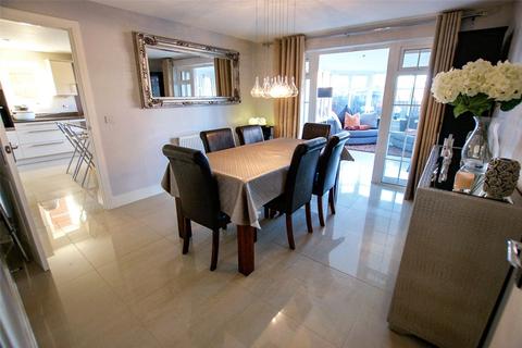 15 Hatts Close, Hartley Wintney, Hook, RG27 8WX