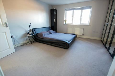 15 Hatts Close, Hartley Wintney, Hook, RG27 8WX