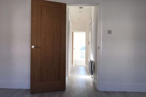 1 bedroom apartment to rent, Fulham Palace Road, Hammersmith, London