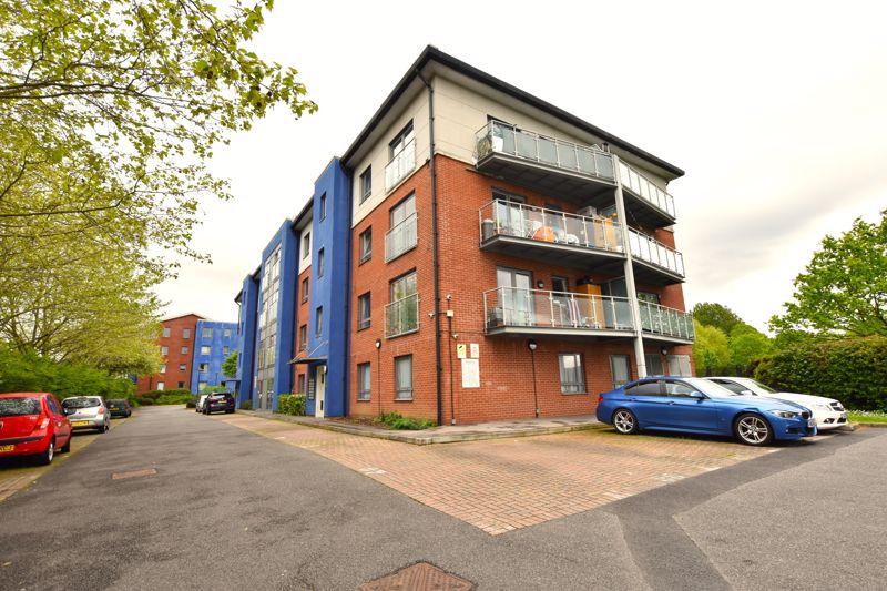 Cleeve Way, Sutton SM1 2 bed apartment £1,650 pcm (£381 pw)