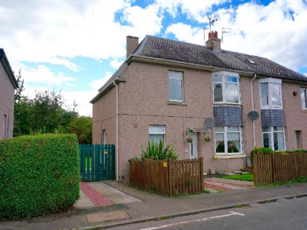Crewe Road West, Granton, Edinburgh 2 bed flat £895 pcm (£207 pw)