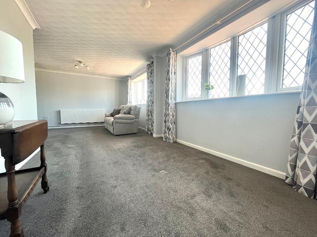 Mixes Hill, Stopsley, Luton, Bedfordshire, LU2 7TX 3 bed detached bungalow for sale £399,995