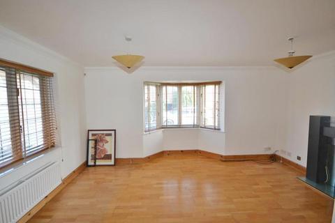 3 bedroom detached house to rent, Shenley Brook End, Milton Keynes MK5