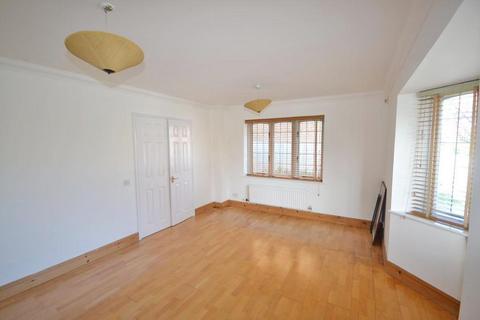 3 bedroom detached house to rent, Shenley Brook End, Milton Keynes MK5