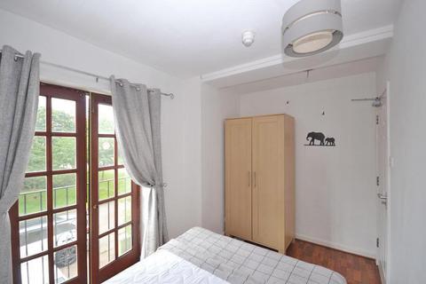 1 bedroom in a house share to rent - Oldbrook, Milton Keynes MK6