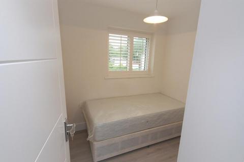 1 bedroom in a house share to rent, Templemead Close, East Acton, London, W3 7NH