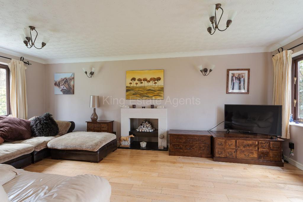 Caldecotte, Milton Keynes MK7 5 bed detached house for sale £725,000