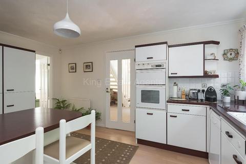 5 Angstrom Close, Shenley Lodge, Milton Keynes, MK5 7AT